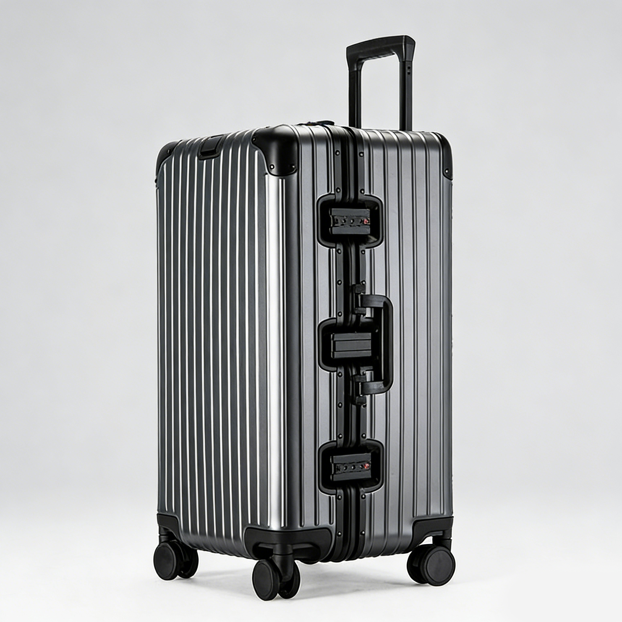 OSO Extra-Large Aluminum-Magnesium Alloy Luggage (32")