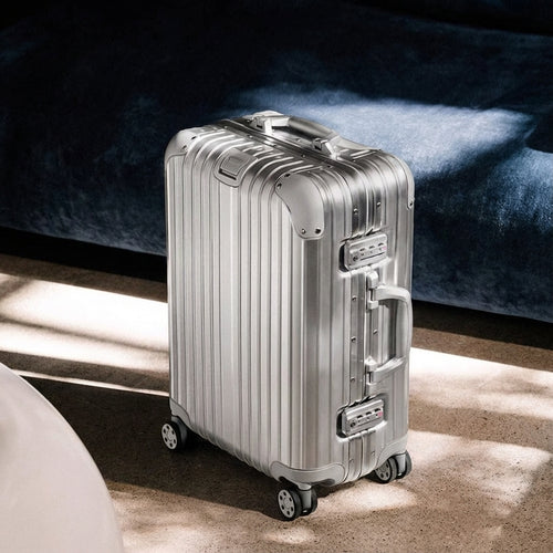 OSO Honeymoon Set with two 20" Hybrid Carry-On suitcases in matte finish