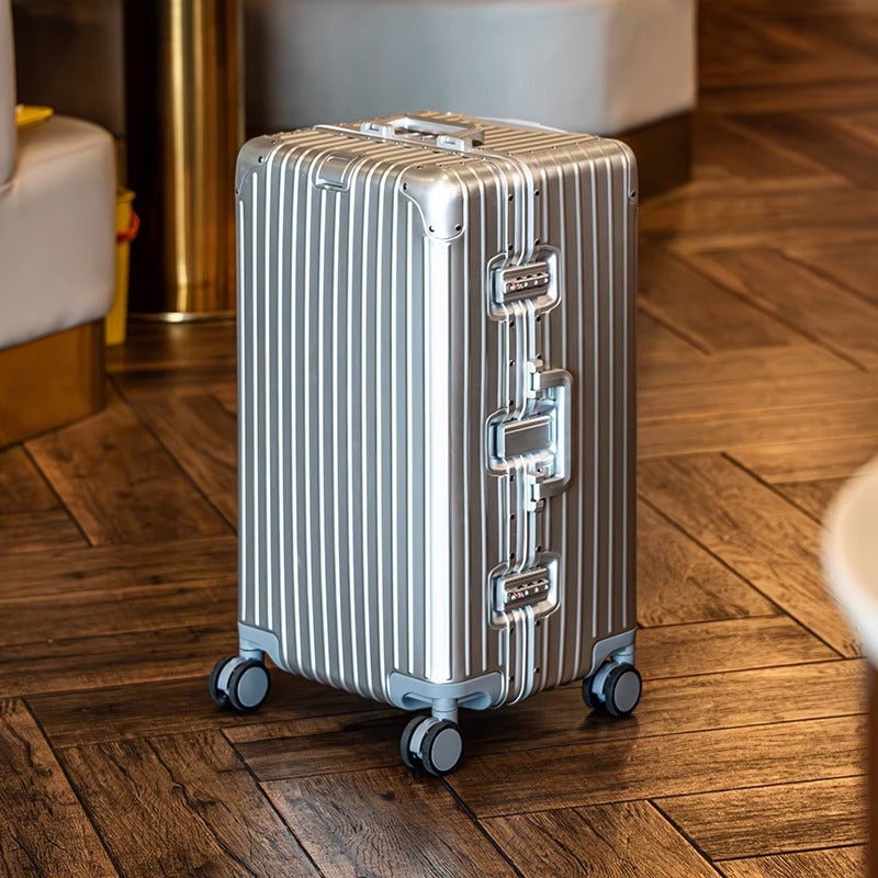 OSO Extra-Large Aluminum-Magnesium Alloy Luggage (32")
